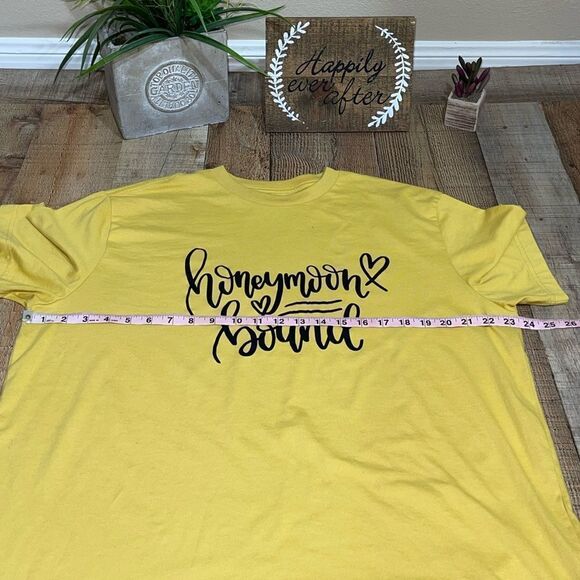 His & hers tshirts “honeymoon bound” - Picture 9 of 15